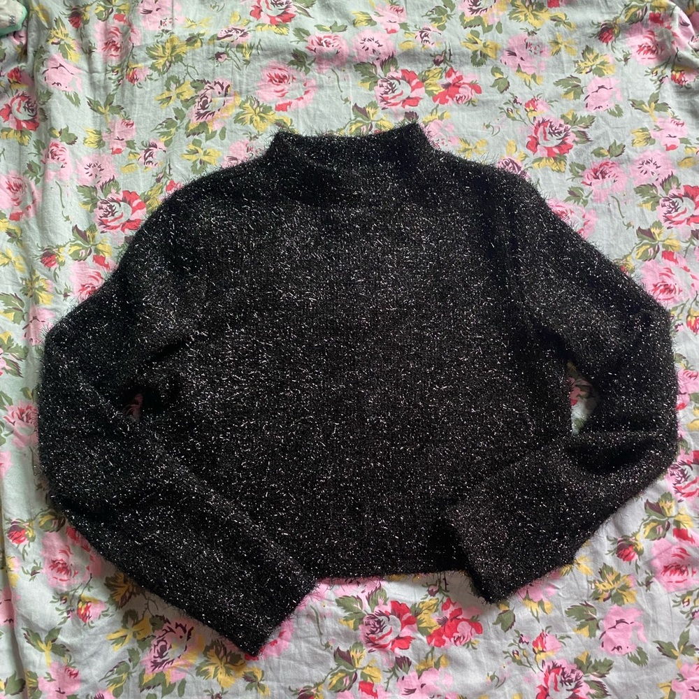 3 items for 10$ ! 🚨Cute, black cropped sweater!